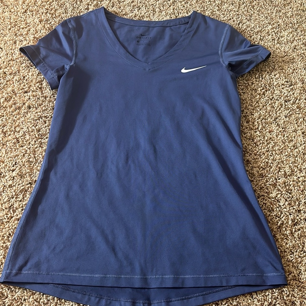 Nike top